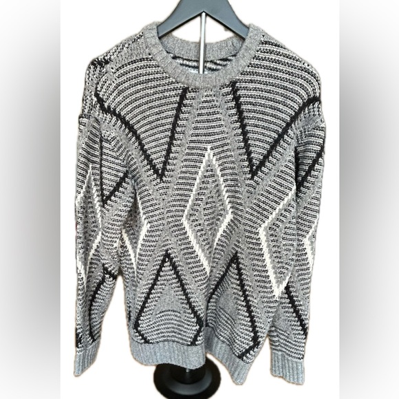 Hollister Other - Hollister Black and Gray Patterned Sweater